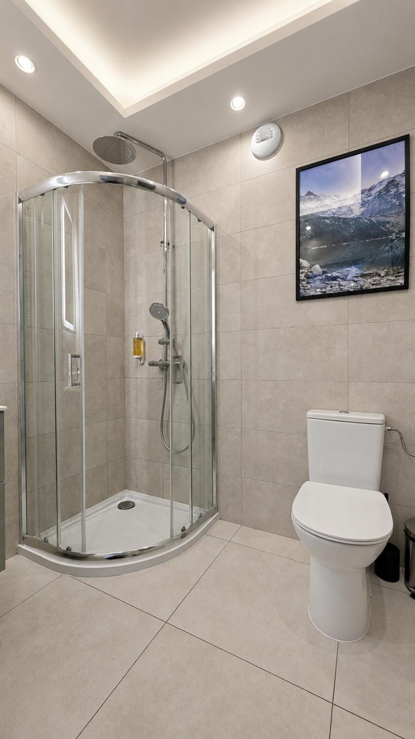 Shower, Toilet, Bathroom