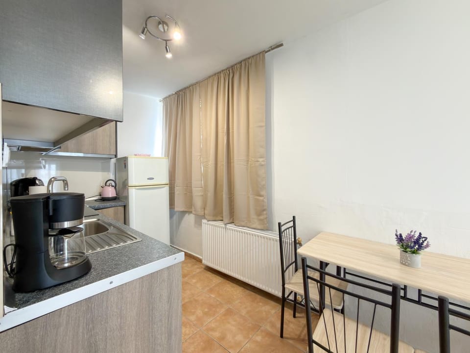 Dining area, kitchen