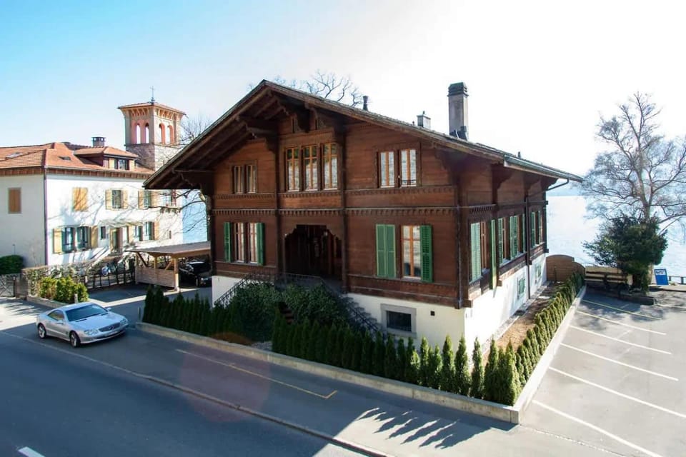Property building, Day, Neighbourhood, Street view, Location, Parking