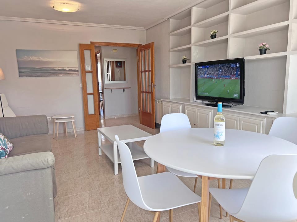 Mediterranean Dream - Pool, Beach and Parking Apartment in Alicante