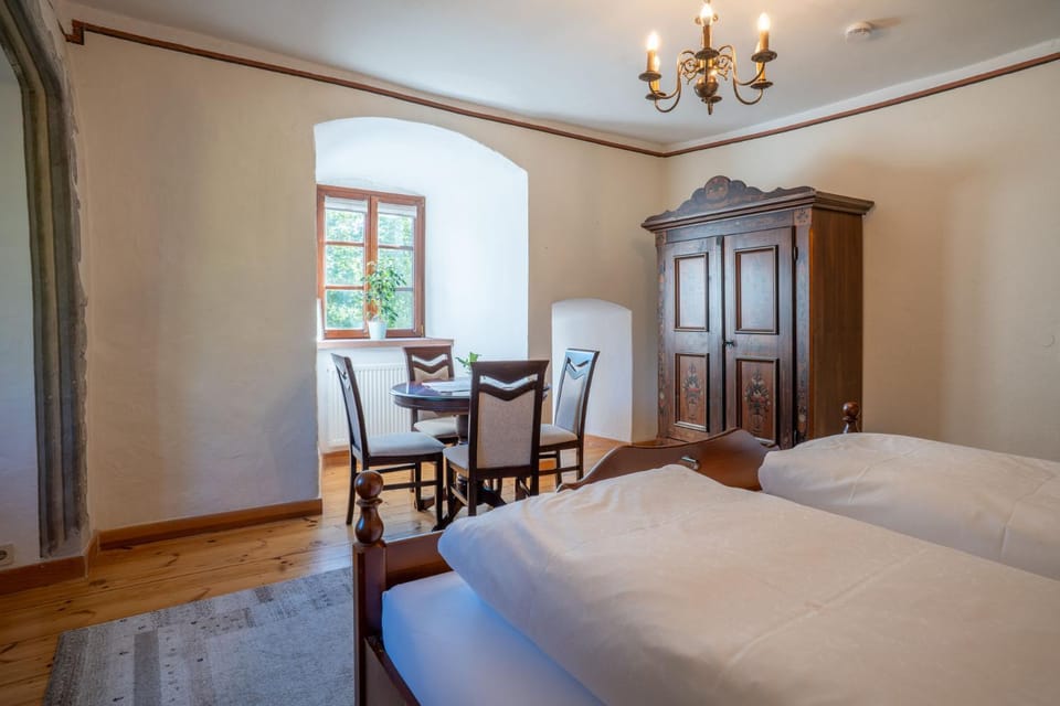 Ritterburg Hohenhardt - ganze Burg exklusiv House in Wiesloch