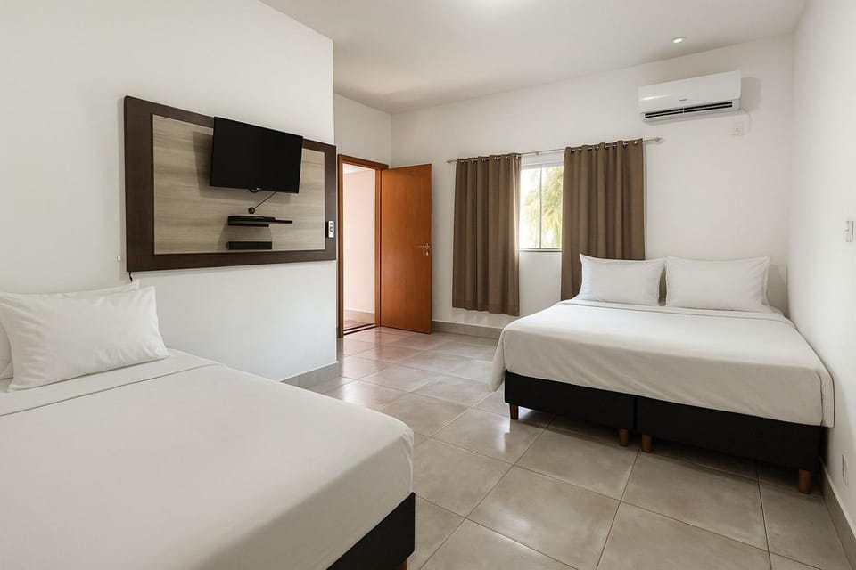 Casa com piscina, ofurô quente, sinuca, roupa de cama incluso e aceitamos pet PARCELAMOS ATÉ 12x no Cartão De Crédito Sem Juros House in State of Goiás
