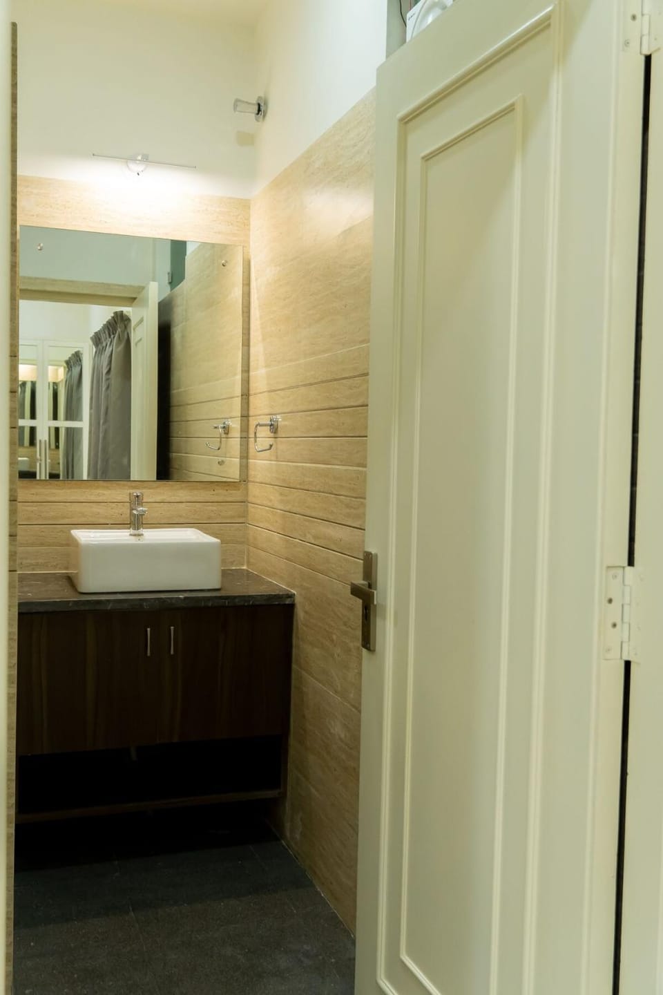 Ardra Luxe 5BR Gemstone Retreat MI Road Apartment in Jaipur