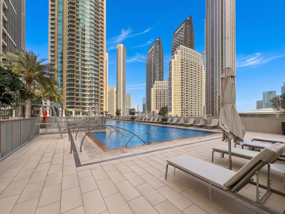 Property building, Day, City view, Pool view, Swimming pool, sunbed