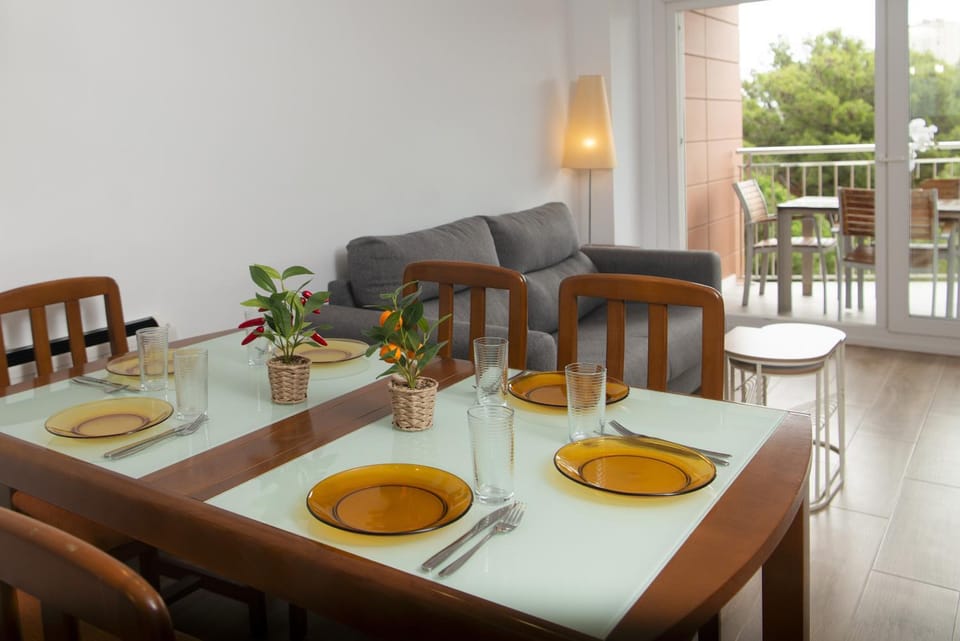 Living room, Dining area
