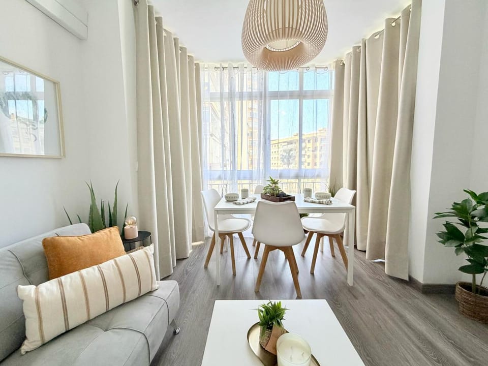VIS3 - Newly Renovated Apartment with AC and Lift - Central Torremolinos Apartment in Torremolinos