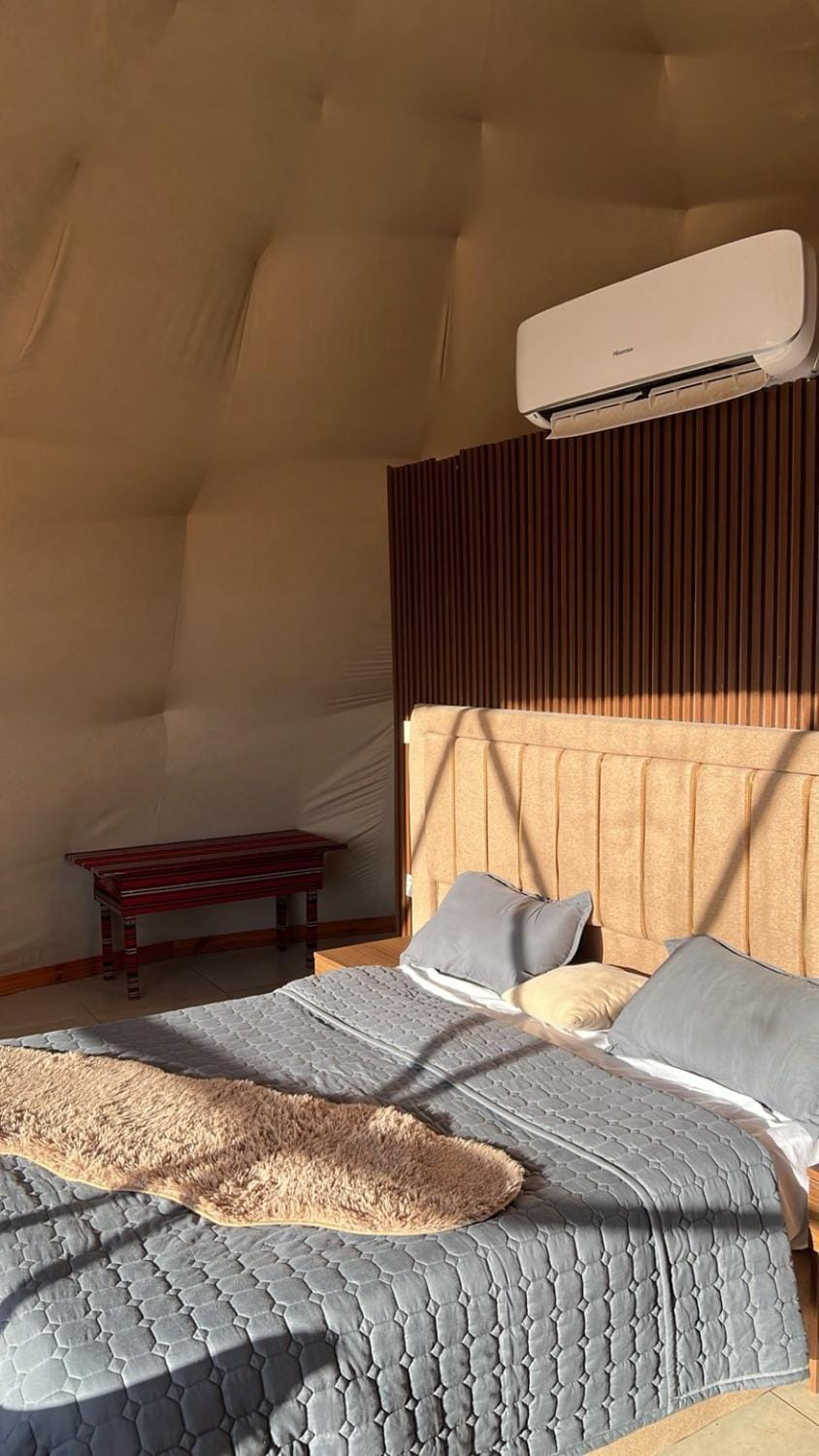 Photo of the whole room, air conditioner