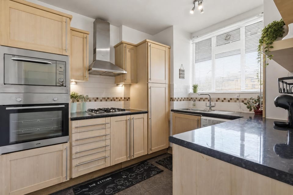 Coffee/tea facilities, Kitchen or kitchenette, microwave, toaster, washing machine, kitchen
