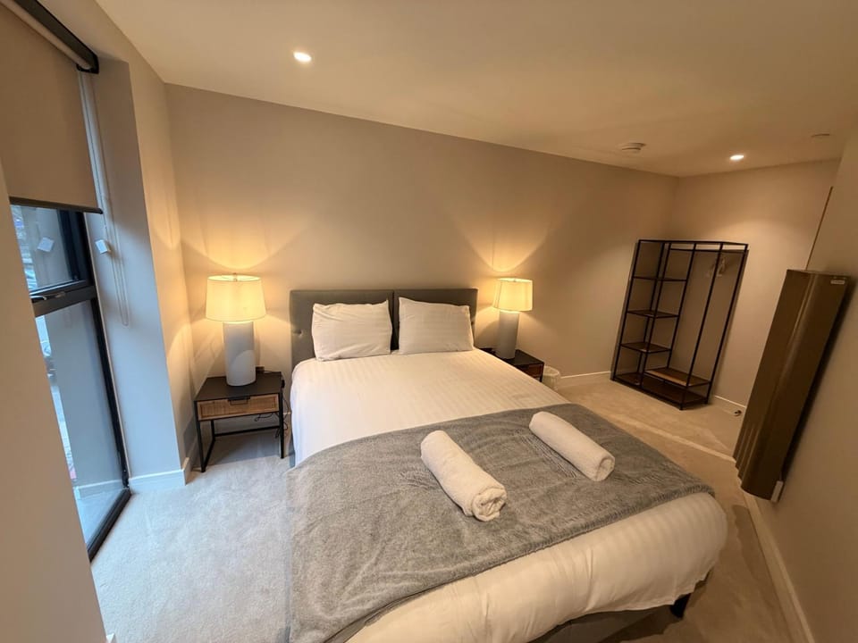 New Luxury Duplex 3 Spa Pool & Gym in Town Centre Apartment in Shrewsbury