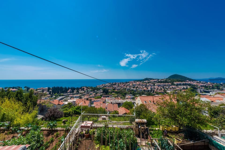 City view, Garden view, Sea view