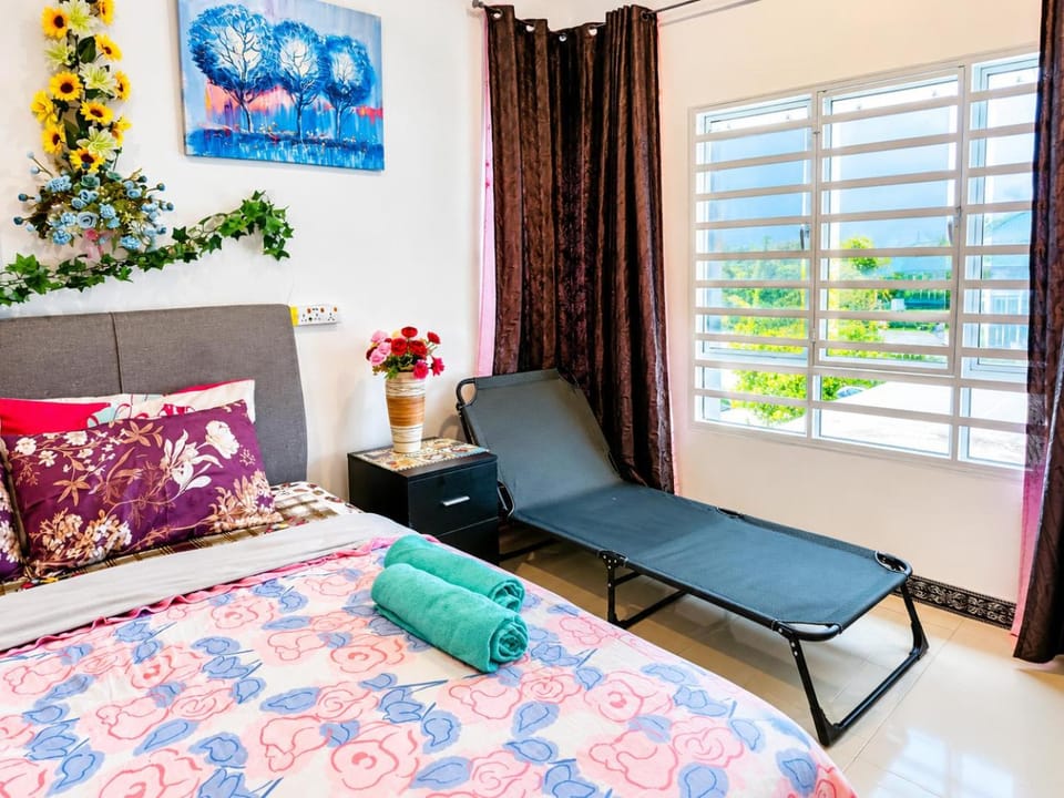 KLANG Entire Terrace Rose 3 Homestay 0 Deposit Kitchen WiFi House in Selangor, Malaysia