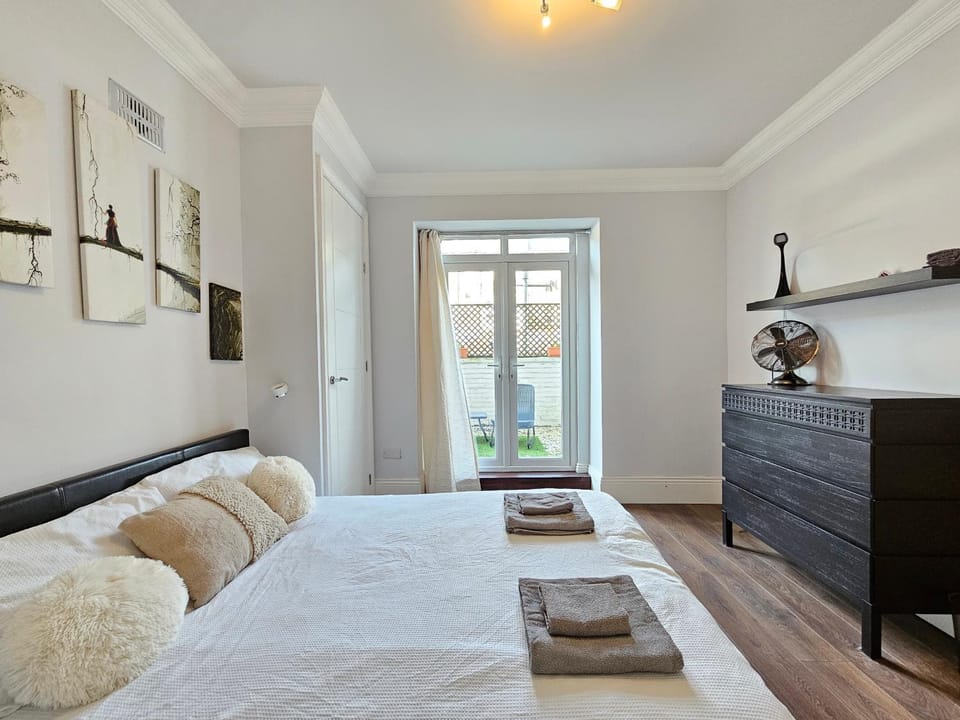 The Suite Spot - Barons Court Apartment in City of Westminster