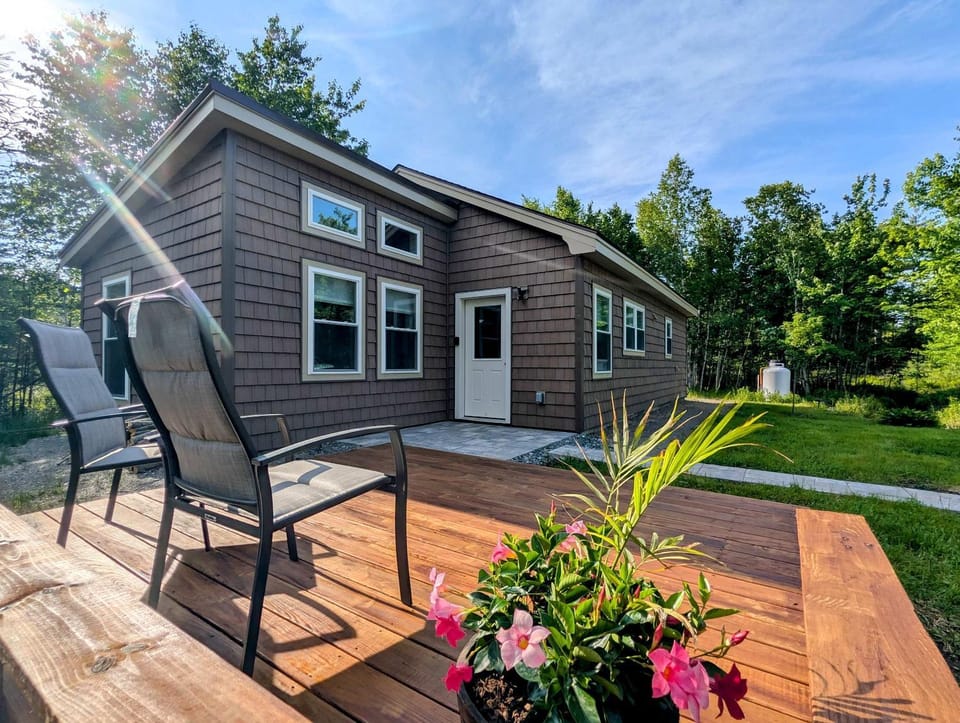 NEW 2BR house 5 min to restaurants hiking 1dog ok House in Surry
