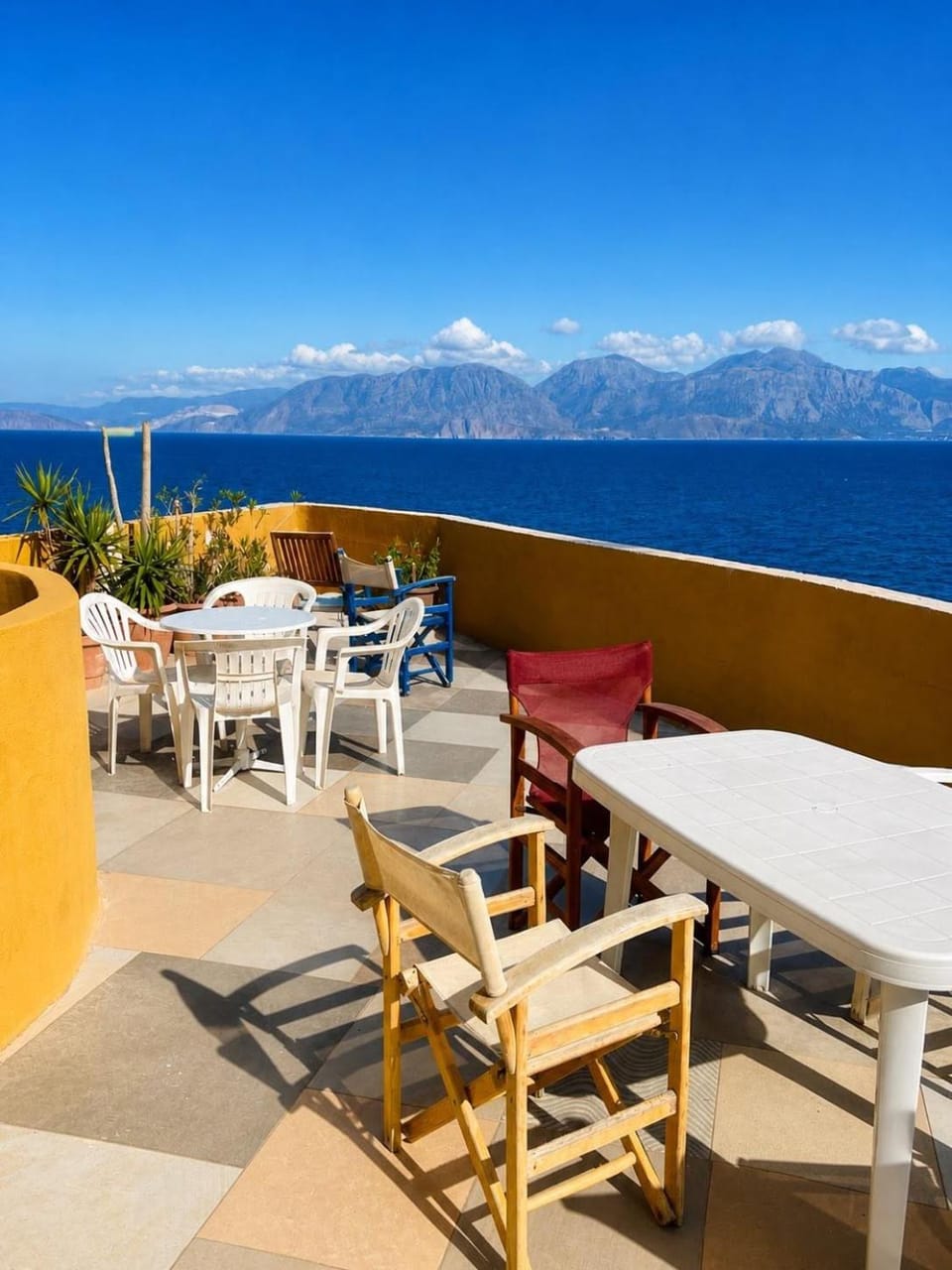 Property building, Patio, Balcony/Terrace