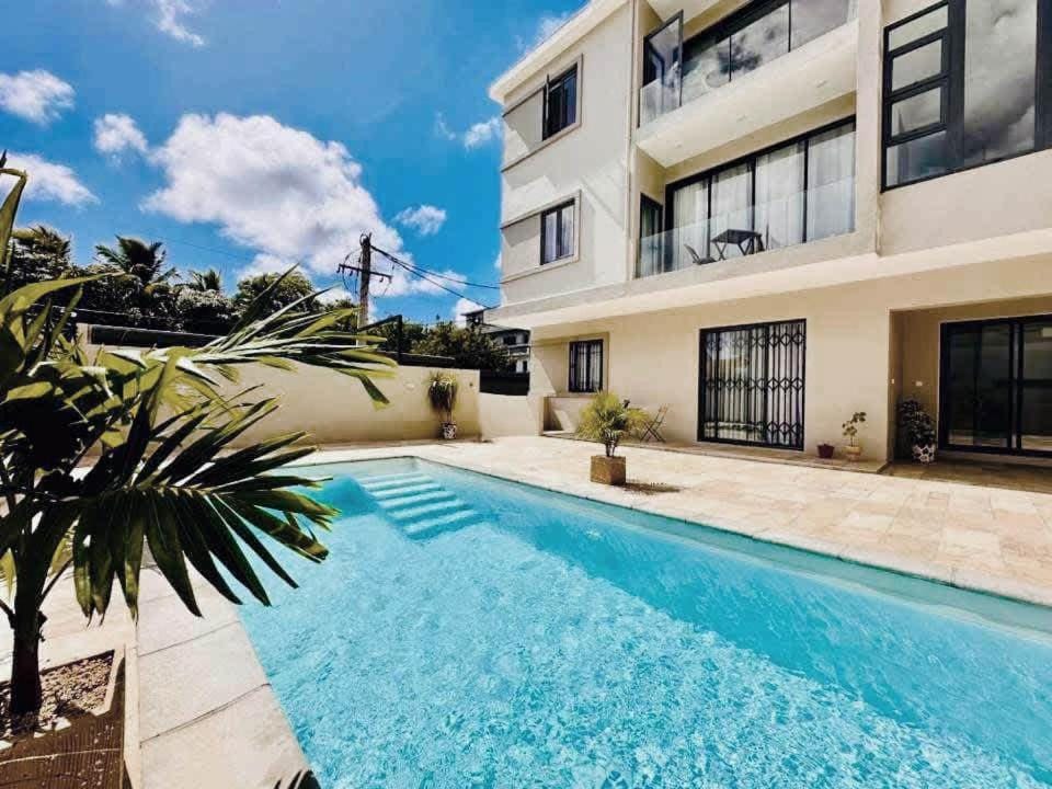 Property building, Swimming pool, Swimming pool