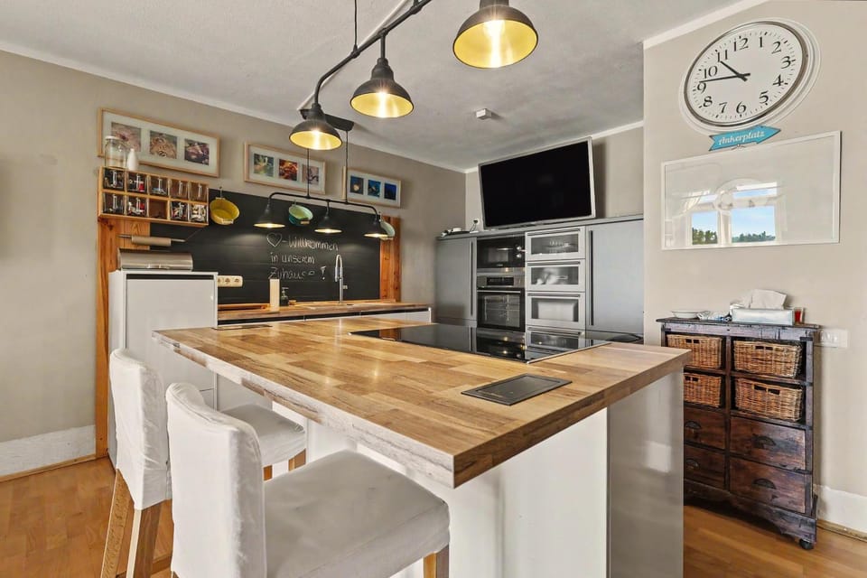 Property building, Kitchen or kitchenette, Living room