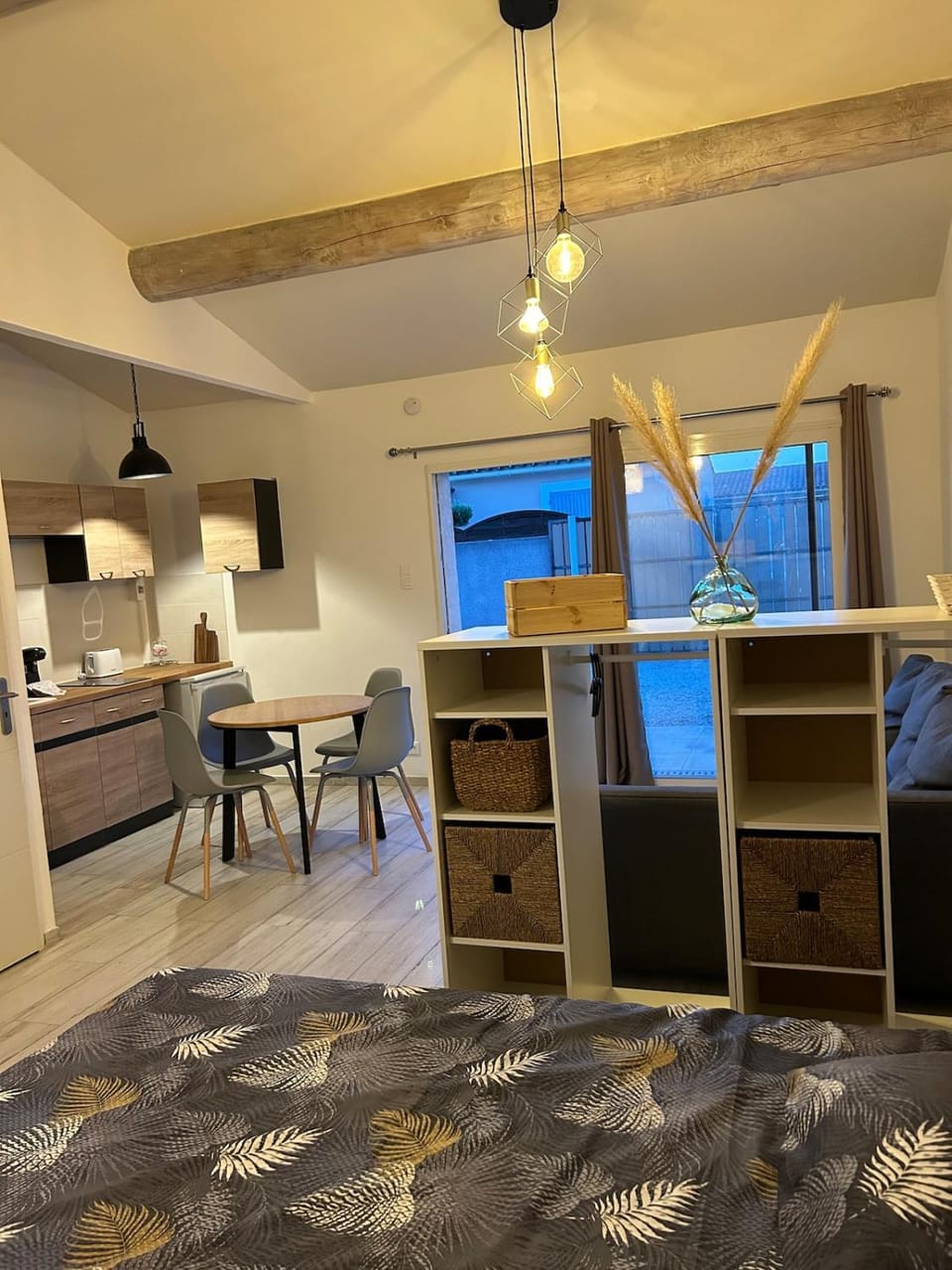 Studio cosy avec jardin Clim & charme Provençal Apartment in L'Isle-sur-la-Sorgue
