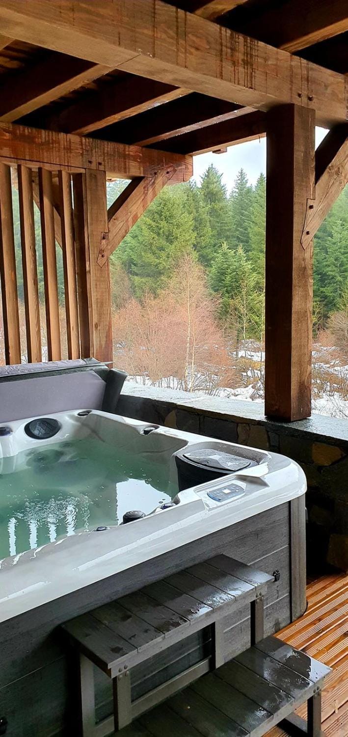 CHALET CLAEL Sports & Nature - Sleeps 14 - Indoor Pool Sauna & Outdoor Hot Chalet in Xonrupt-Longemer