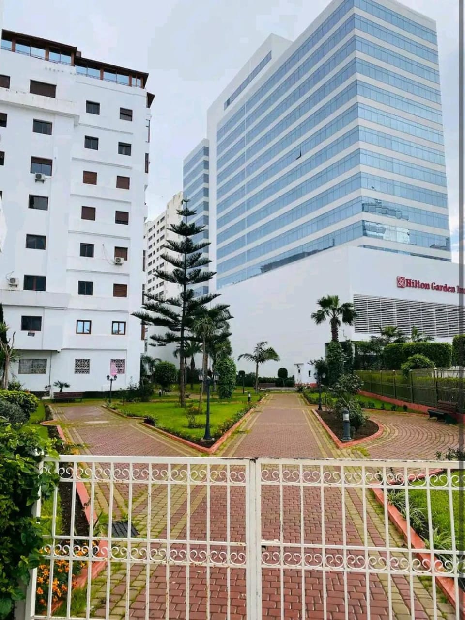 Apt next to Mc Do parking No mixed groups Apartment in Tangier