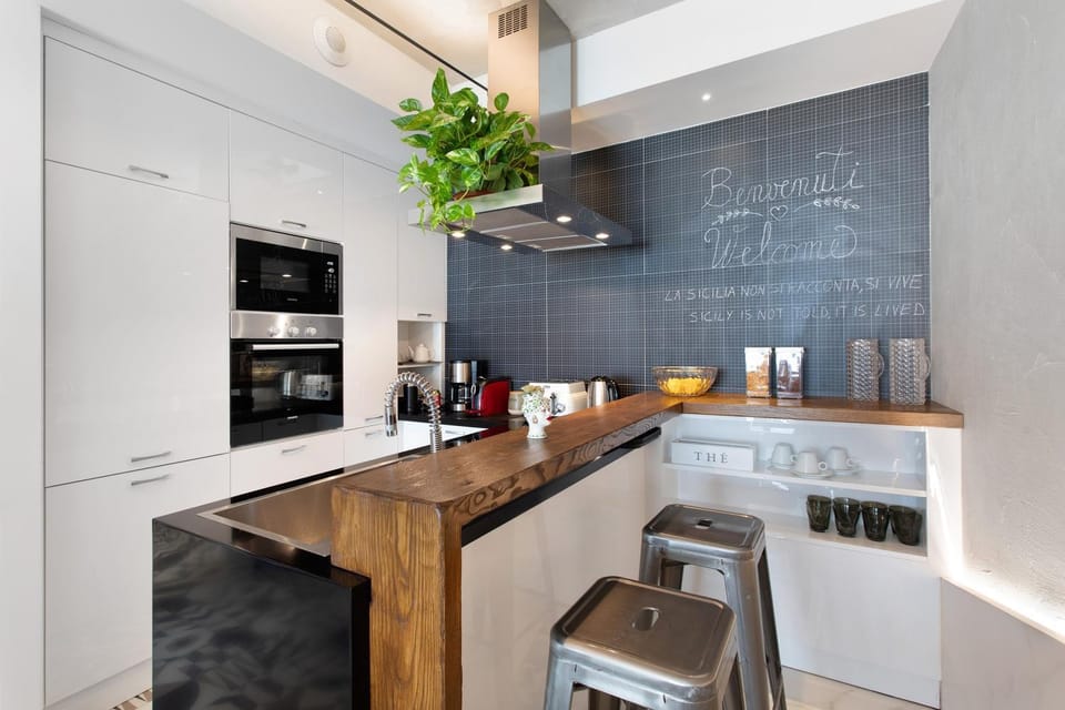 Kitchen or kitchenette, Living room