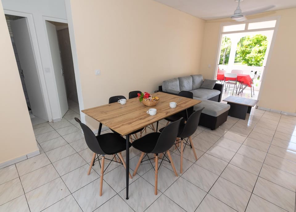 Living room, Dining area