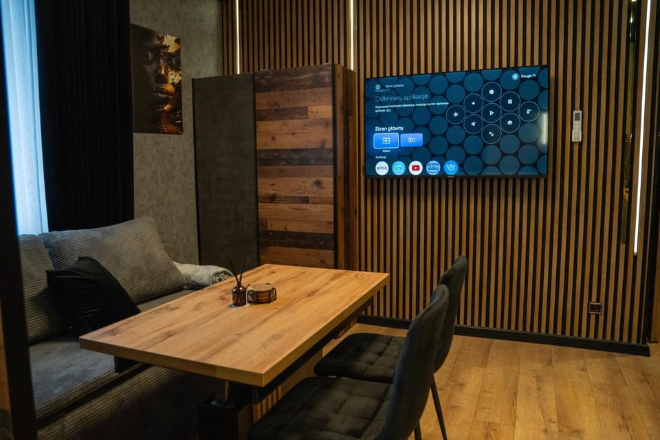 Communal lounge/ TV room, TV and multimedia, Seating area, Dining area, Evening entertainment