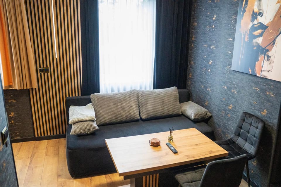 Bed, Seating area, Bedroom