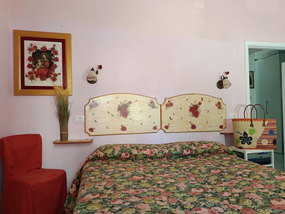 Bed, Decorative detail, Bedroom, internet