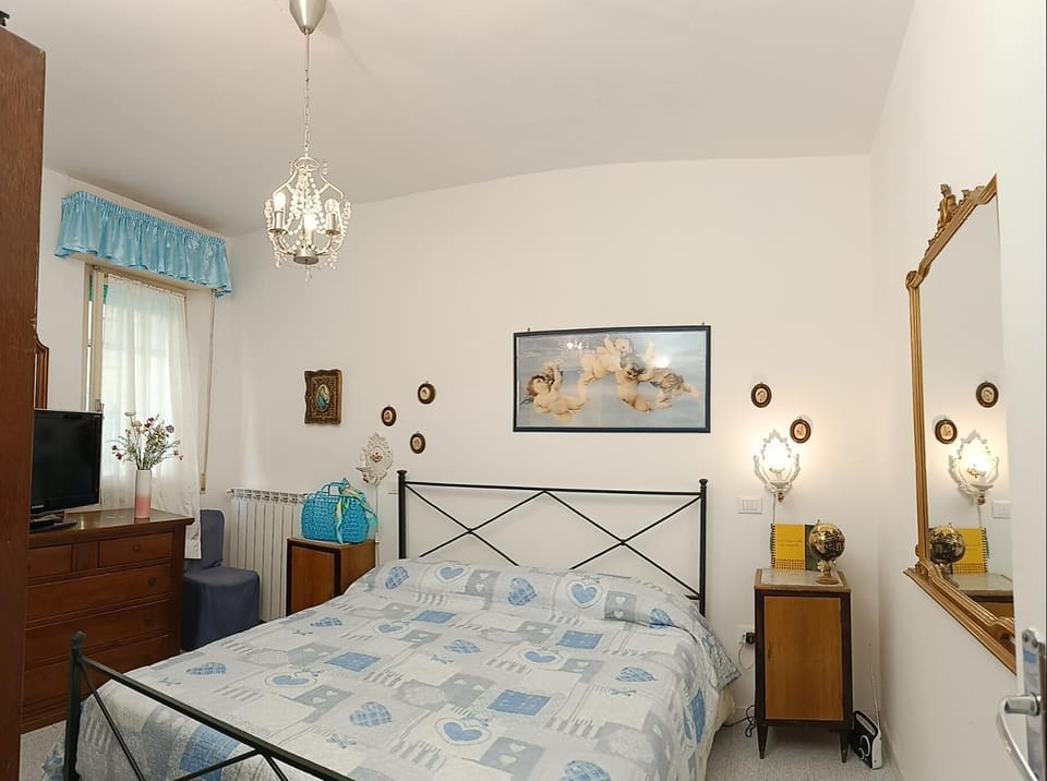 Bed, TV and multimedia, Bedroom, internet