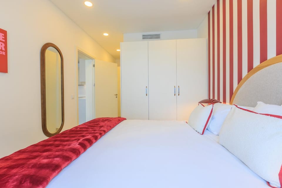 Bed, Bedroom, wardrobe, air conditioner