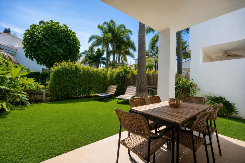 Off site, Garden, Garden, sunbed