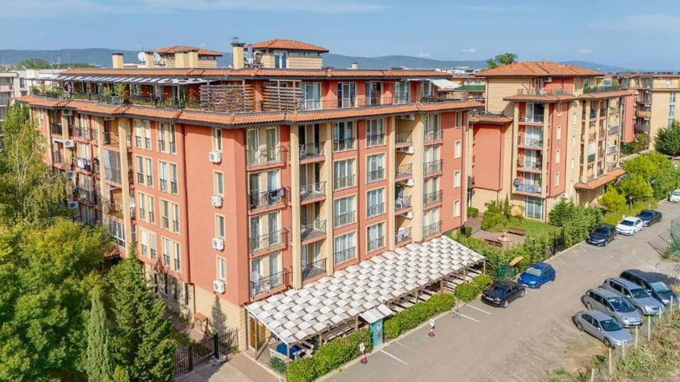 Property building, Day, Bird's eye view, Location, Parking
