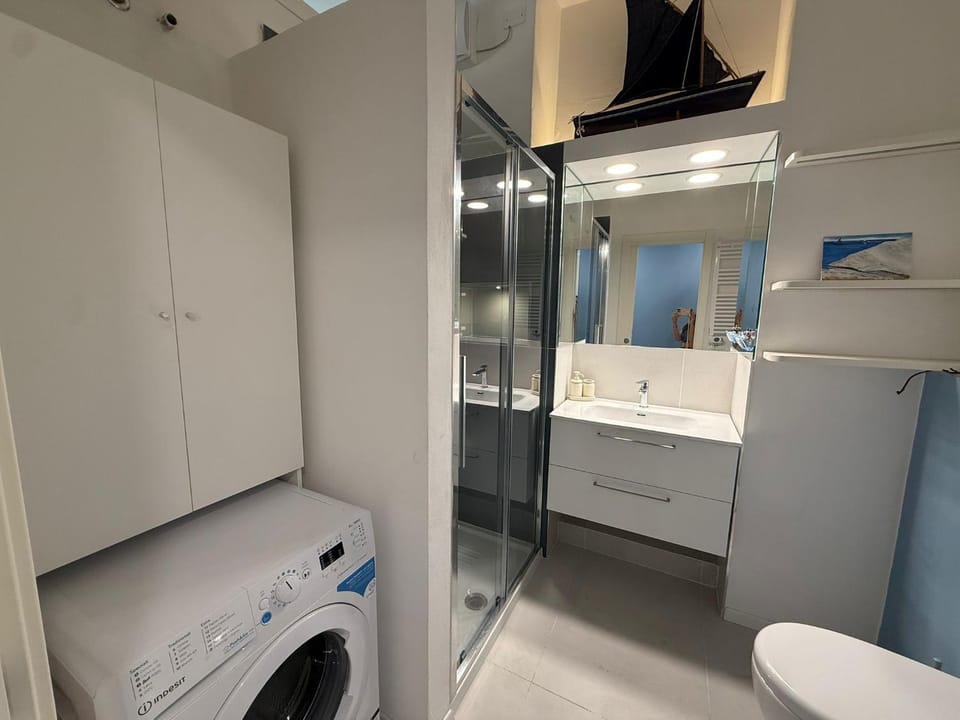 Shower, Bathroom, washing machine