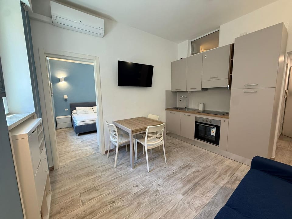 TV and multimedia, oven, kitchen, air conditioner