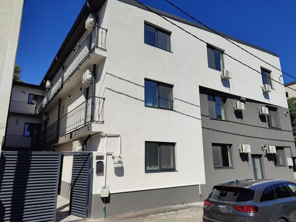 Property building, Street view, Parking