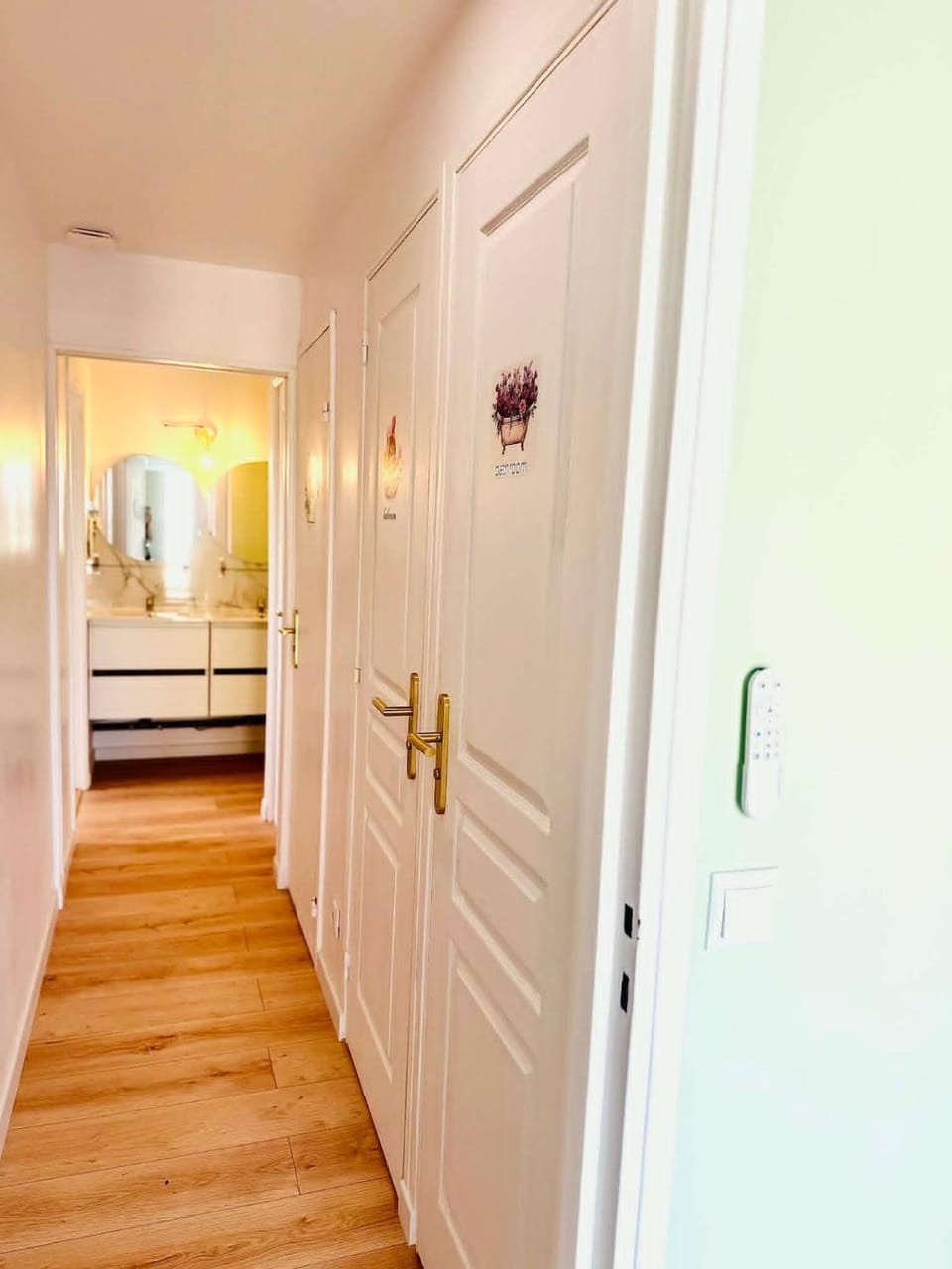 1 Parisian suburbs, 5-room apartment, room rental Apartment in Île-de-France