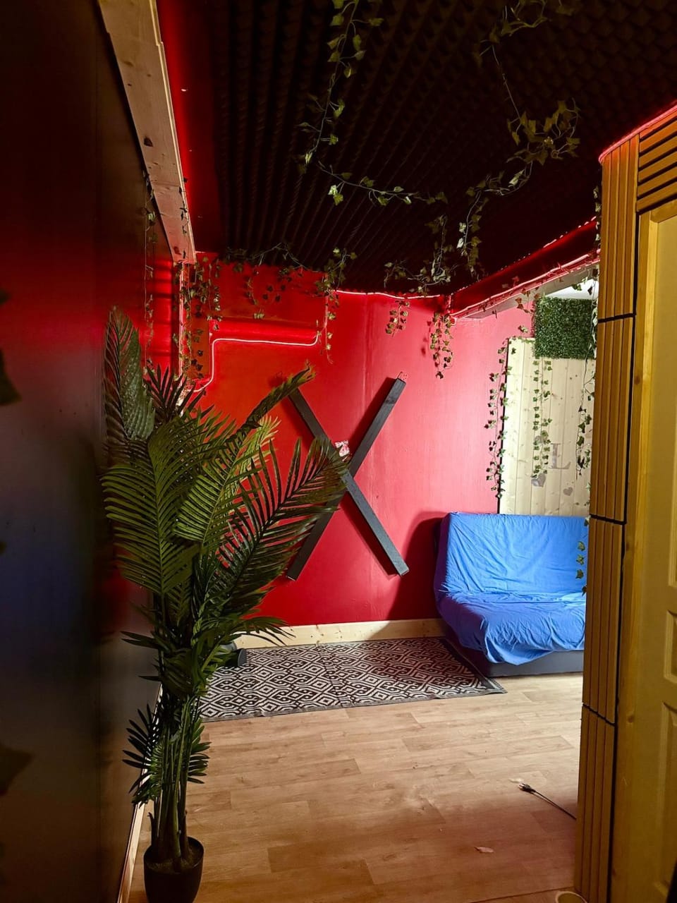 Love Room avec Jaccuzi, Red Room & Jardin Apartment in Occitanie
