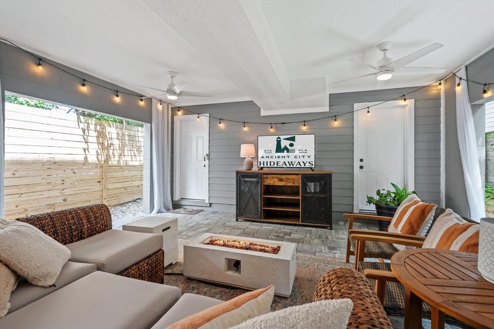 The Cottage Nook l Mins to DNTN l Dogs OK House in Saint Augustine