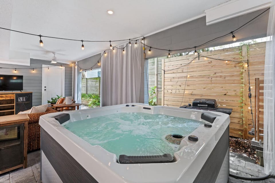 The Cottage Nook l Mins to DNTN l Dogs OK House in Saint Augustine