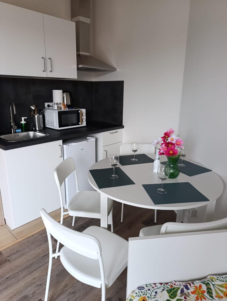 Brand new studio Penthouse #33 near center with FREE parking Apartment in Prague