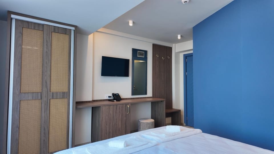 Photo of the whole room, wardrobe
