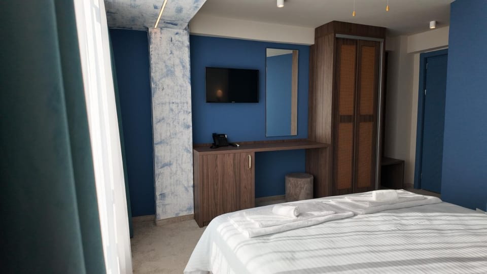 Photo of the whole room, wardrobe