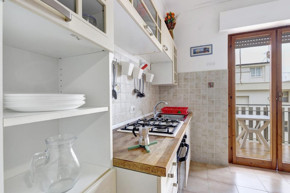 Property building, Kitchen or kitchenette, Living room