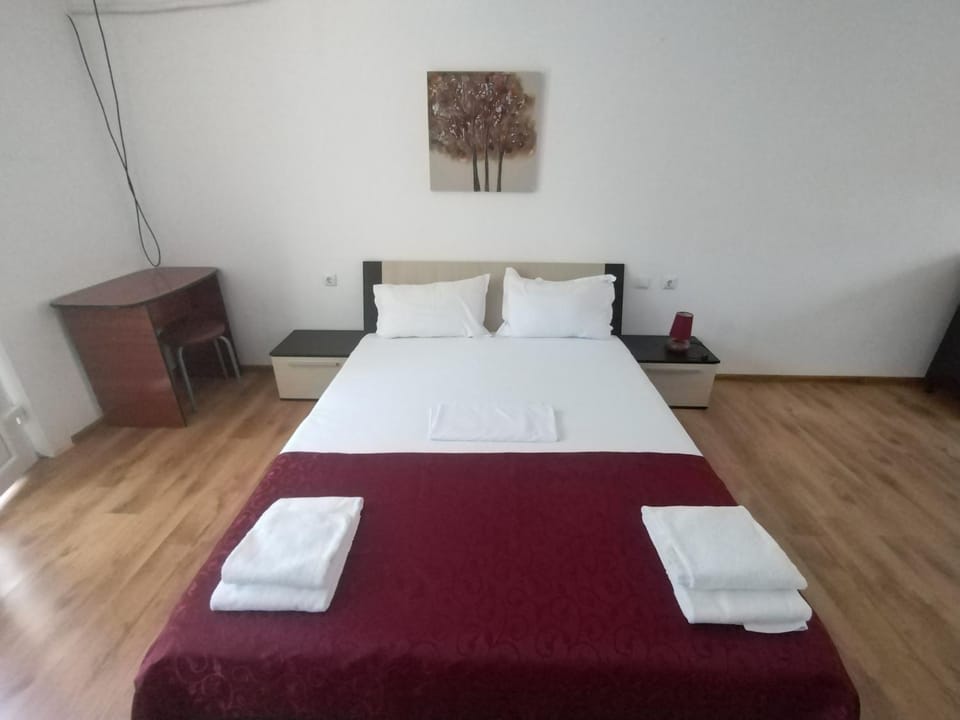 Bed, Kitchen or kitchenette, Photo of the whole room