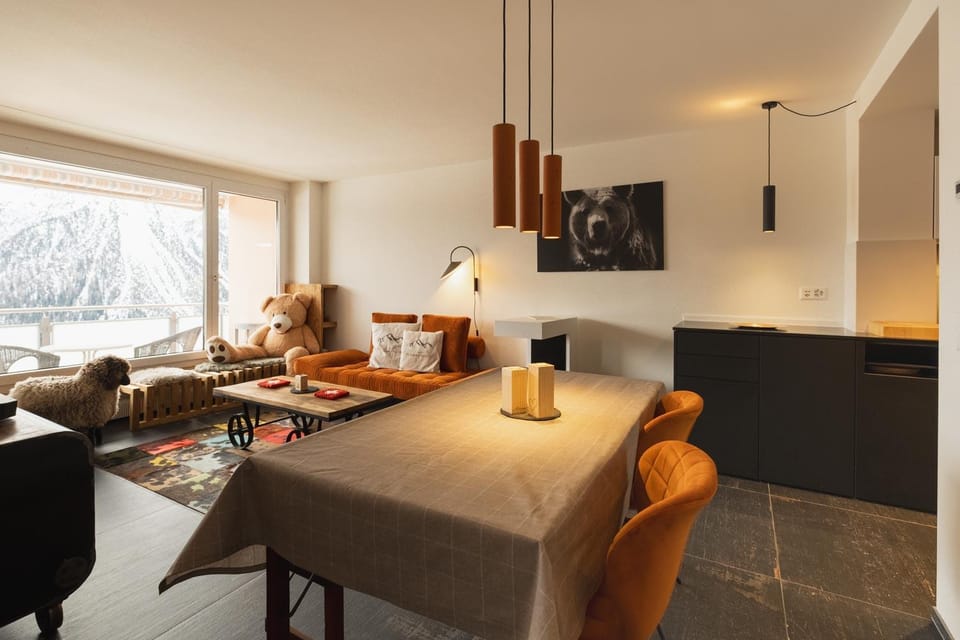 Living room, Seating area, Dining area