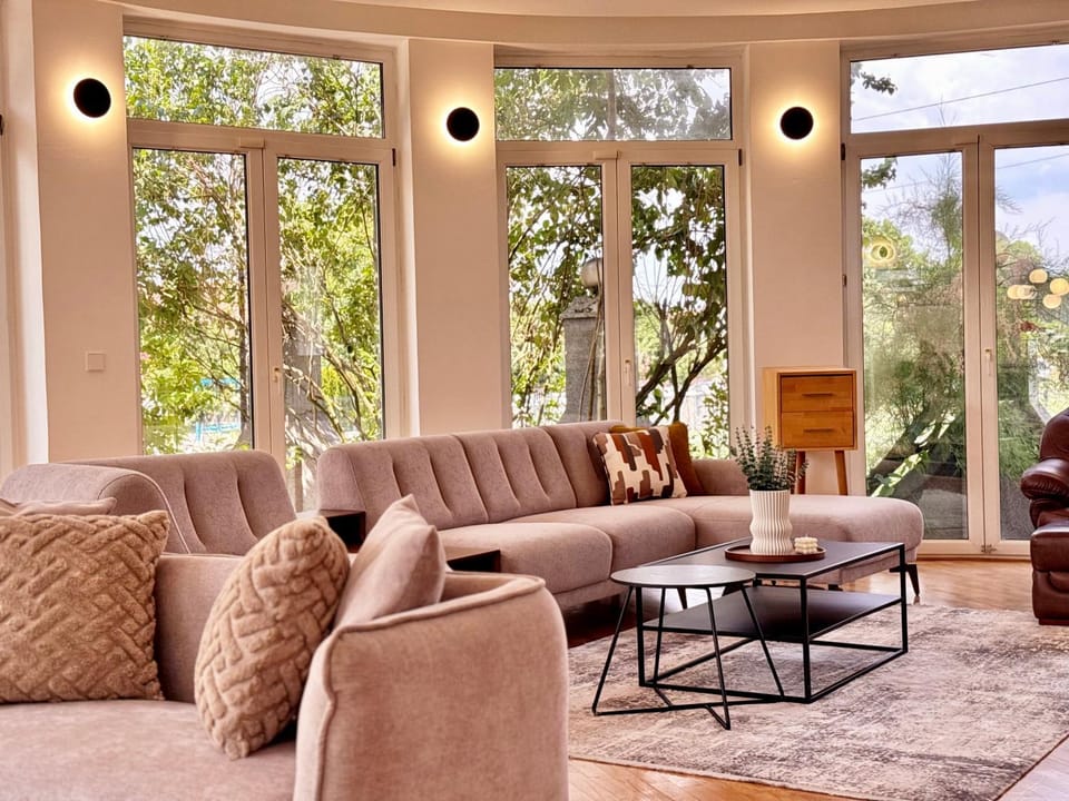Living room, Seating area
