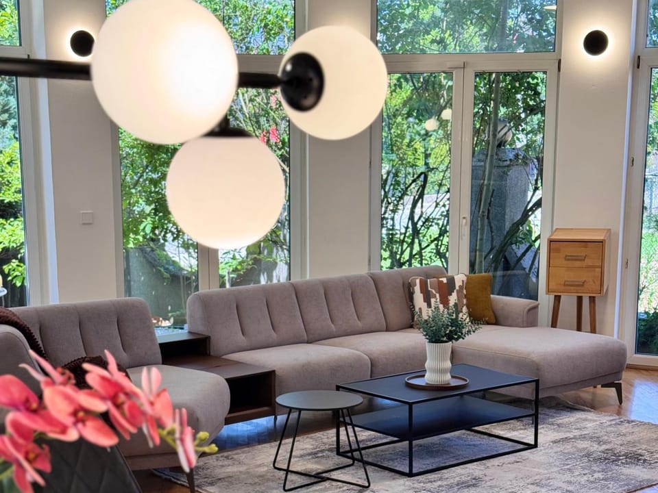 Living room, Seating area