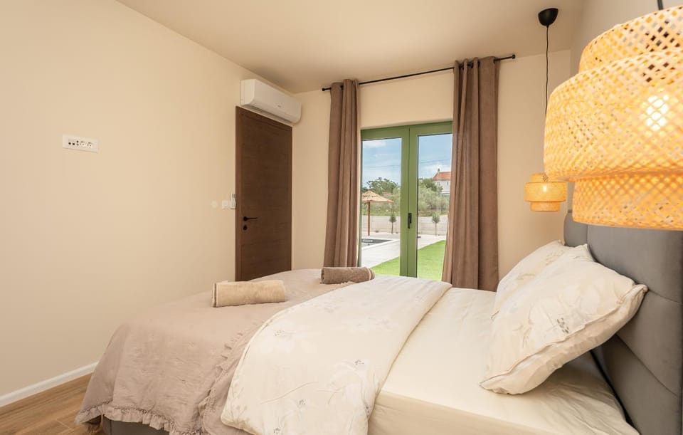Villa LORNA S BAZENOM Villa in Biograd na Moru