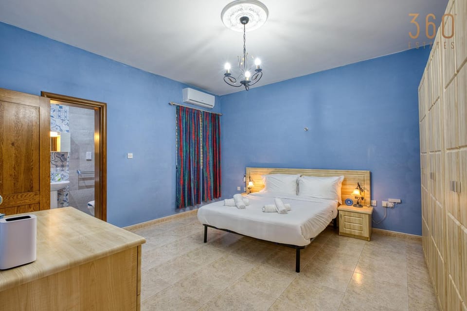 Bed, Photo of the whole room, Bedroom, wardrobe