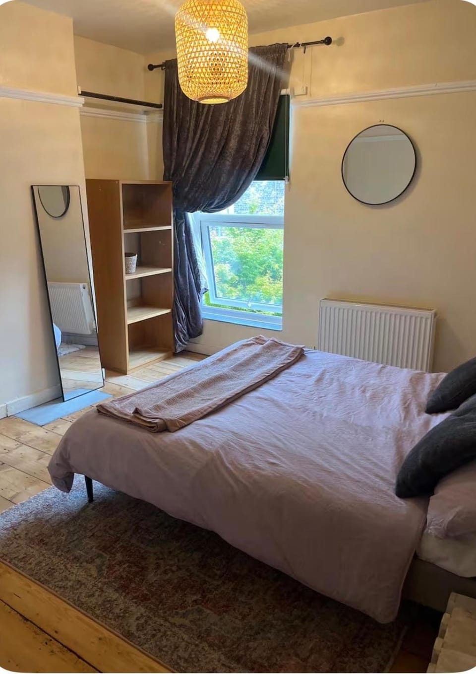 Bed, View (from property/room), Photo of the whole room, Decorative detail, heating